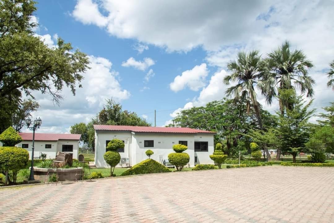 Zambezi Junction Lodge ليفينغستون المظهر الخارجي الصورة