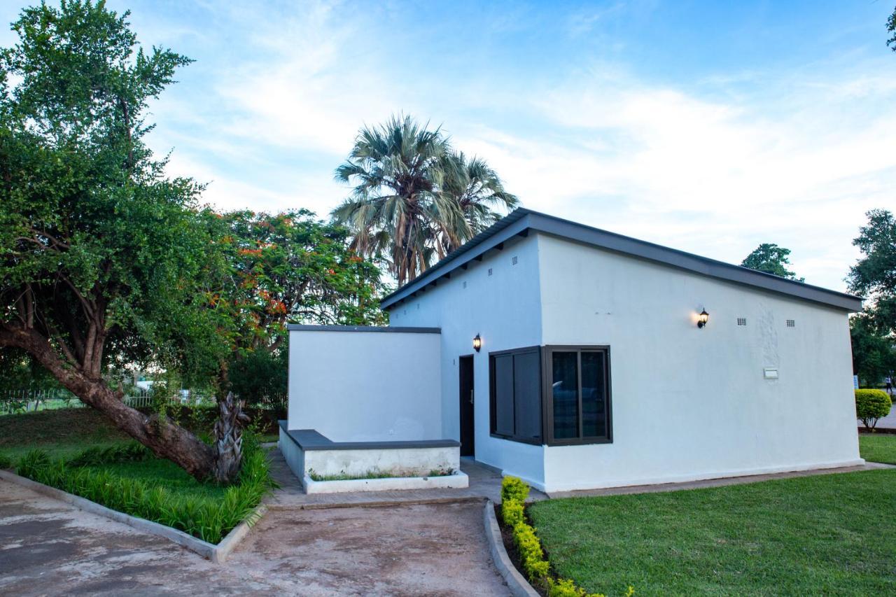 Zambezi Junction Lodge ليفينغستون المظهر الخارجي الصورة